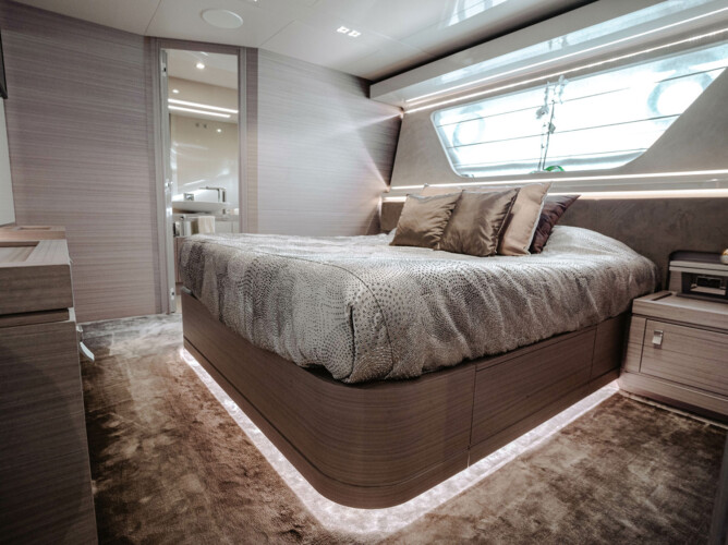 yacht Ferretti Custom Line Navetta 92 Bonus Round Miami 16
