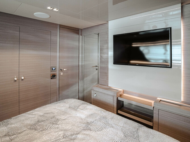 yacht Ferretti Custom Line Navetta 92 Bonus Round Miami 17