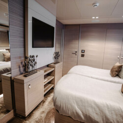 yacht Ferretti Custom Line Navetta 92 Bonus Round Miami 21