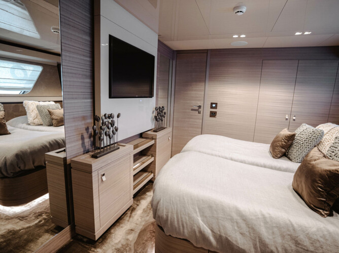 yacht Ferretti Custom Line Navetta 92 Bonus Round Miami 21