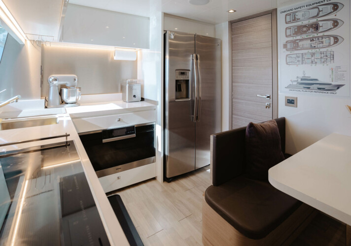 yacht Ferretti Custom Line Navetta 92 Bonus Round Miami 23