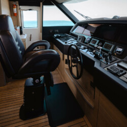 yacht Ferretti Custom Line Navetta 92 Bonus Round Miami 24