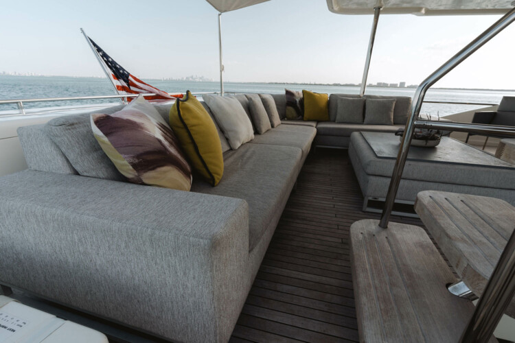 yacht Ferretti Custom Line Navetta 92 Bonus Round Miami 27