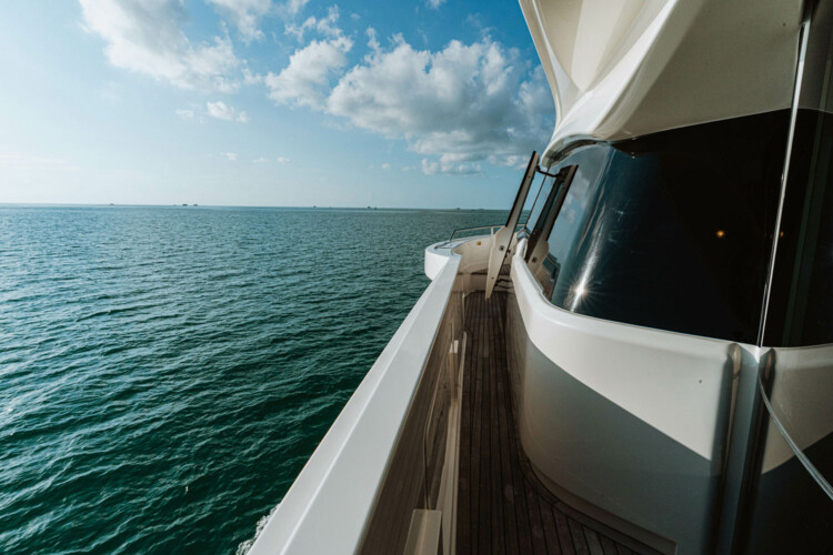 yacht Ferretti Custom Line Navetta 92 Bonus Round Miami 31