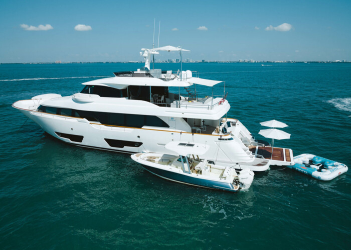 yacht Ferretti Custom Line Navetta 92 Bonus Round Miami 4