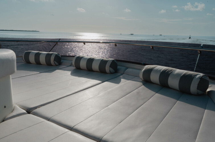 yacht Ferretti Custom Line Navetta 92 Bonus Round Miami 40