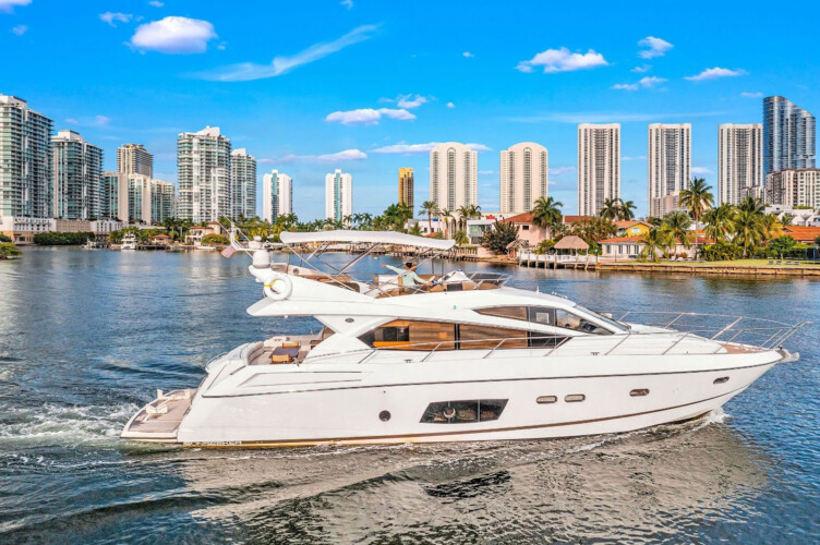 yacht Sunseeker Manhattan 70 Lavish Miami 1