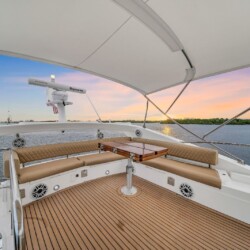 yacht Sunseeker Manhattan 70 Lavish Miami 10
