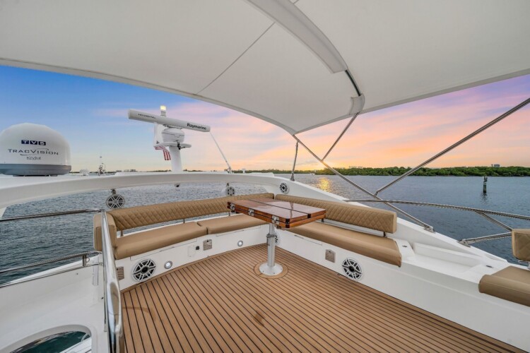 yacht Sunseeker Manhattan 70 Lavish Miami 10