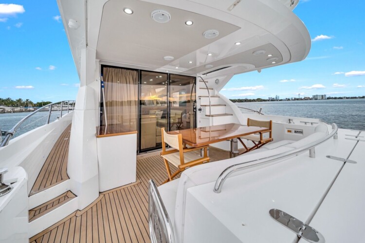 yacht Sunseeker Manhattan 70 Lavish Miami 11