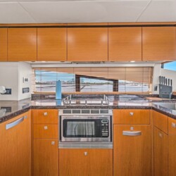 yacht Sunseeker Manhattan 70 Lavish Miami 14