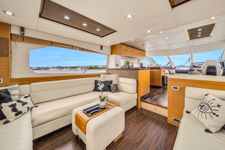 yacht Sunseeker Manhattan 70 Lavish Miami 15