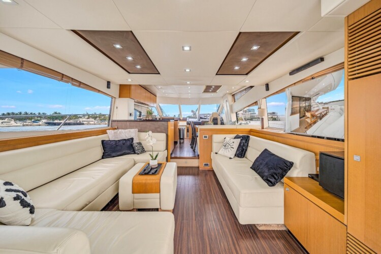yacht Sunseeker Manhattan 70 Lavish Miami 16