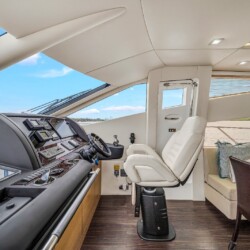 yacht Sunseeker Manhattan 70 Lavish Miami 17