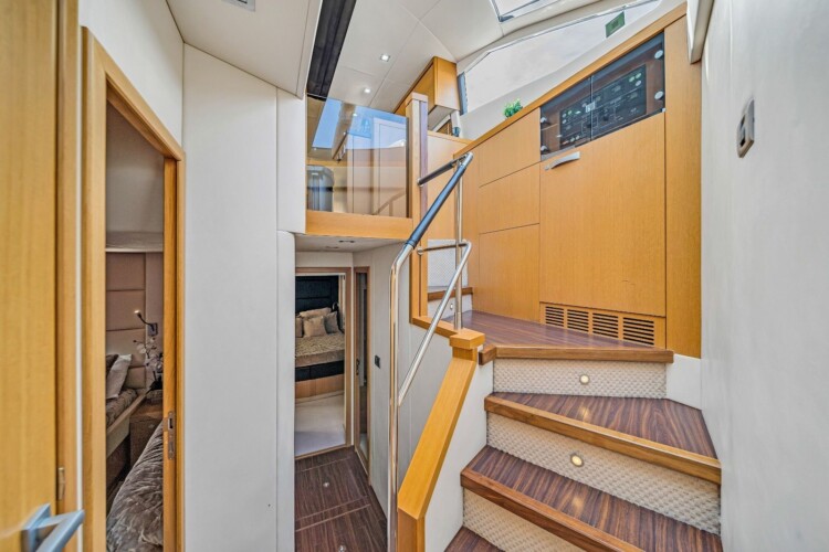 yacht Sunseeker Manhattan 70 Lavish Miami 18