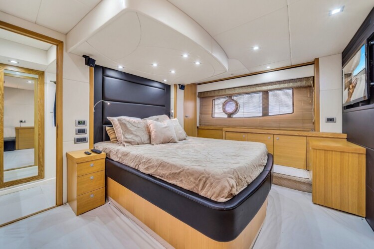 yacht Sunseeker Manhattan 70 Lavish Miami 19