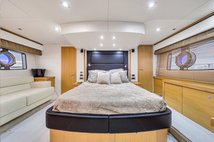 yacht Sunseeker Manhattan 70 Lavish Miami 20