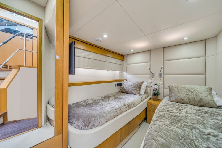 yacht Sunseeker Manhattan 70 Lavish Miami 21