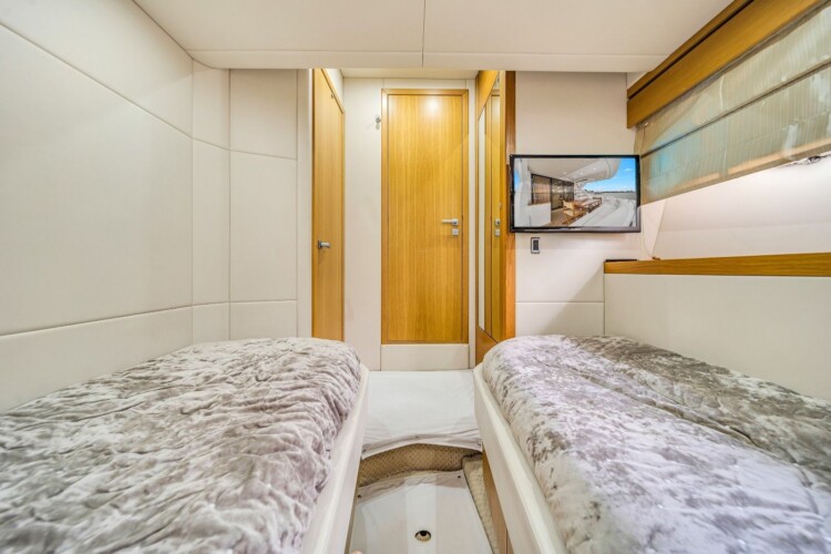 yacht Sunseeker Manhattan 70 Lavish Miami 22