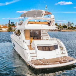 yacht Sunseeker Manhattan 70 Lavish Miami 4