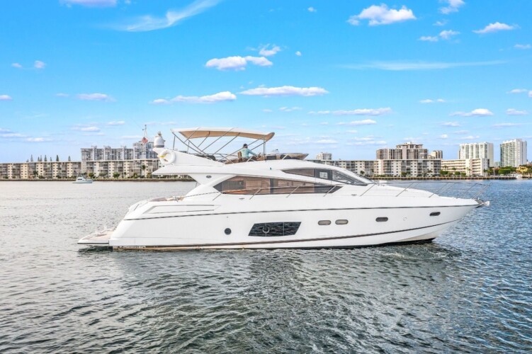 yacht Sunseeker Manhattan 70 Lavish Miami 7