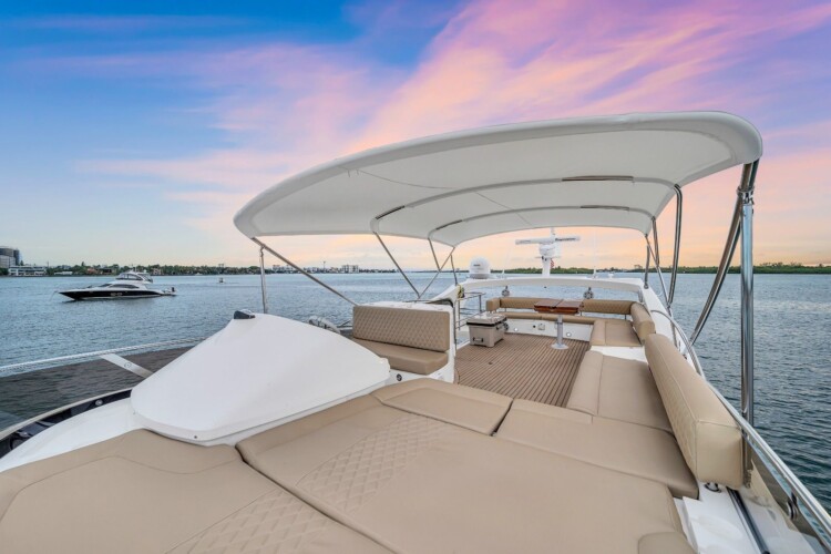 yacht Sunseeker Manhattan 70 Lavish Miami 8
