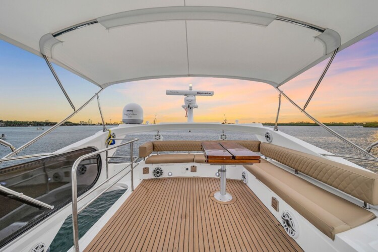 yacht Sunseeker Manhattan 70 Lavish Miami 9