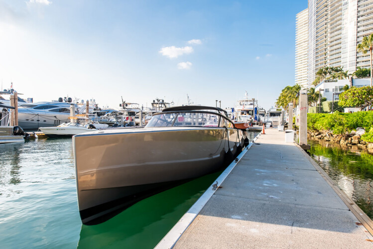 yacht VanDutch 40 StayBroke Miami 20