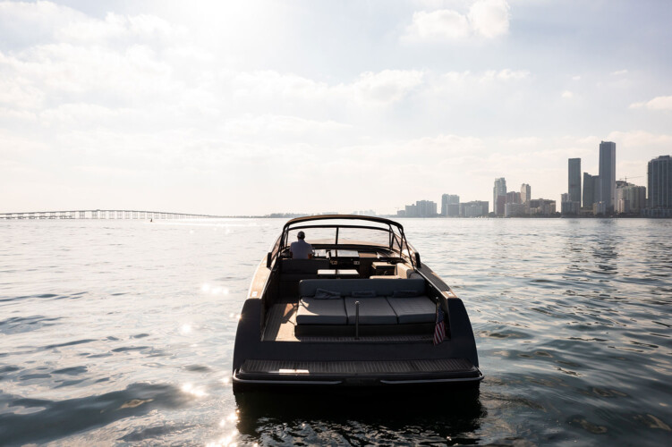 yacht VanDutch 40 StayBroke Miami 9