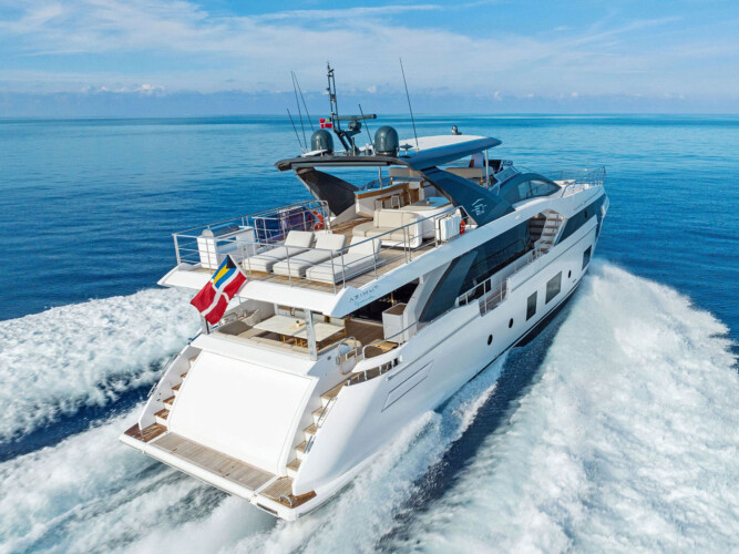 yacht azimut 88 compass Miami 1