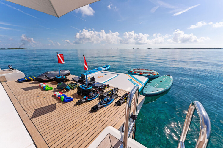 yacht azimut 88 compass Miami 11