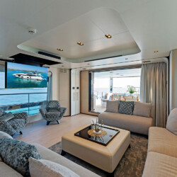 yacht azimut 88 compass Miami 12