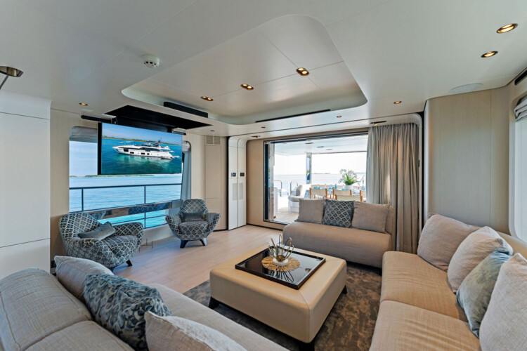yacht azimut 88 compass Miami 12