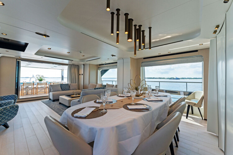 yacht azimut 88 compass Miami 13