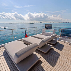 yacht azimut 88 compass Miami 15