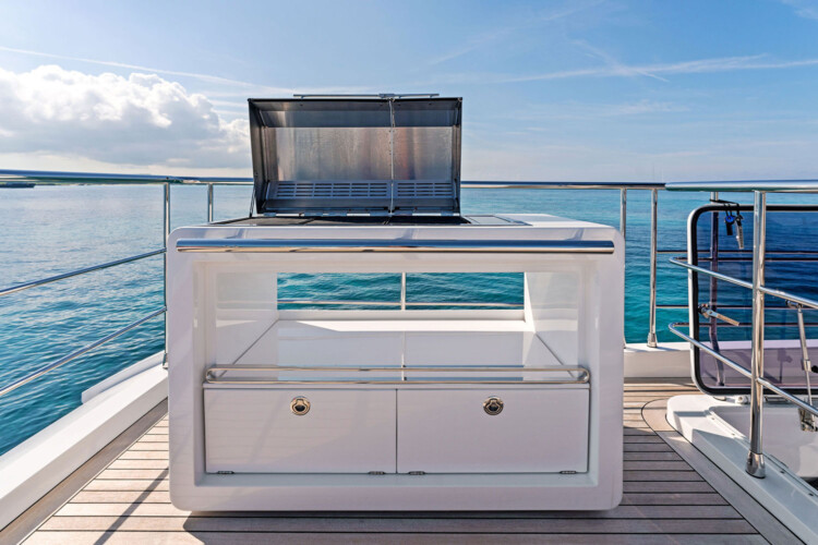 yacht azimut 88 compass Miami 16