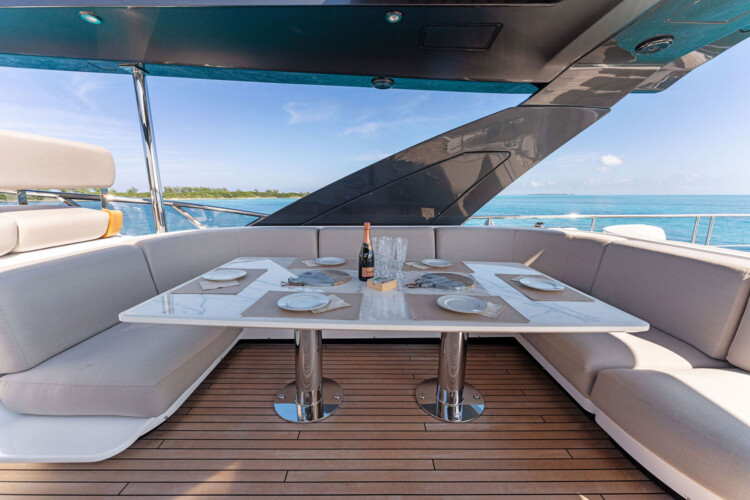 yacht azimut 88 compass Miami 17
