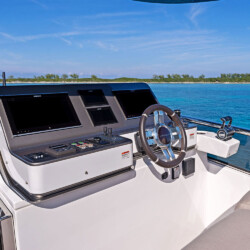yacht azimut 88 compass Miami 18