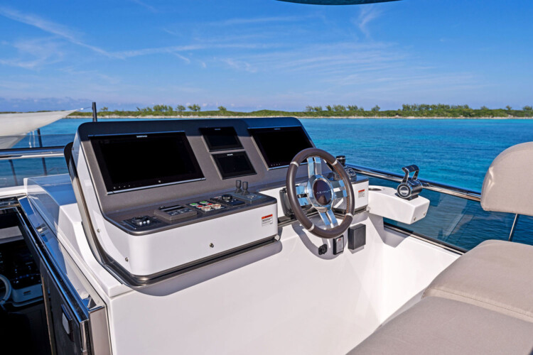 yacht azimut 88 compass Miami 18