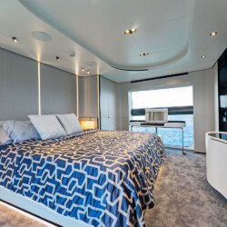 yacht azimut 88 compass Miami 19
