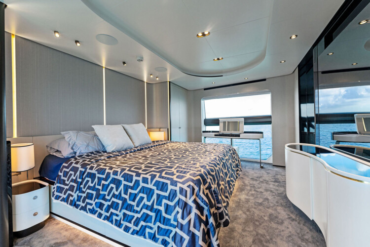 yacht azimut 88 compass Miami 19