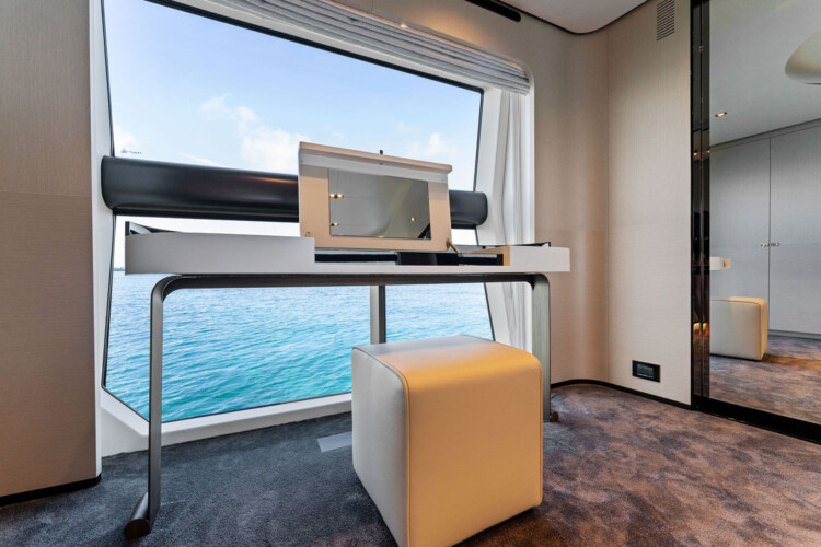 yacht azimut 88 compass Miami 21