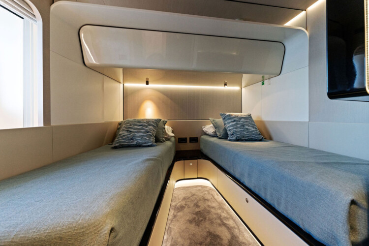 yacht azimut 88 compass Miami 24