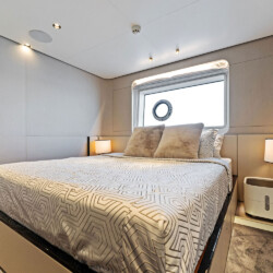 yacht azimut 88 compass Miami 25