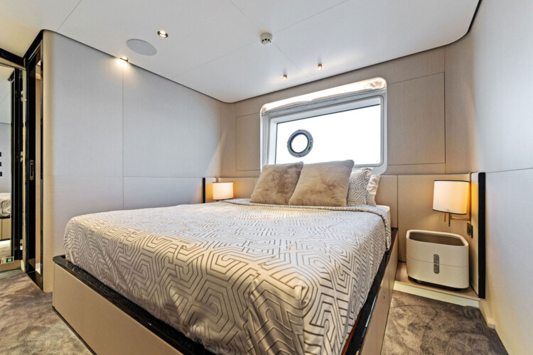 yacht azimut 88 compass Miami 25