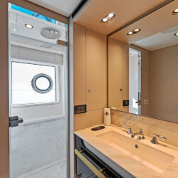 yacht azimut 88 compass Miami 28