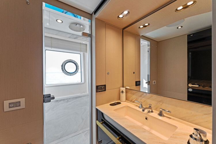 yacht azimut 88 compass Miami 28