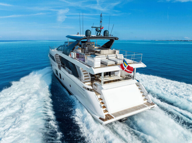 yacht azimut 88 compass Miami 3