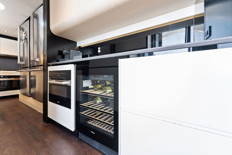 yacht azimut 88 compass Miami 30