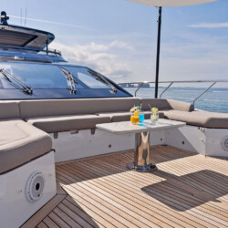 yacht azimut 88 compass Miami 32